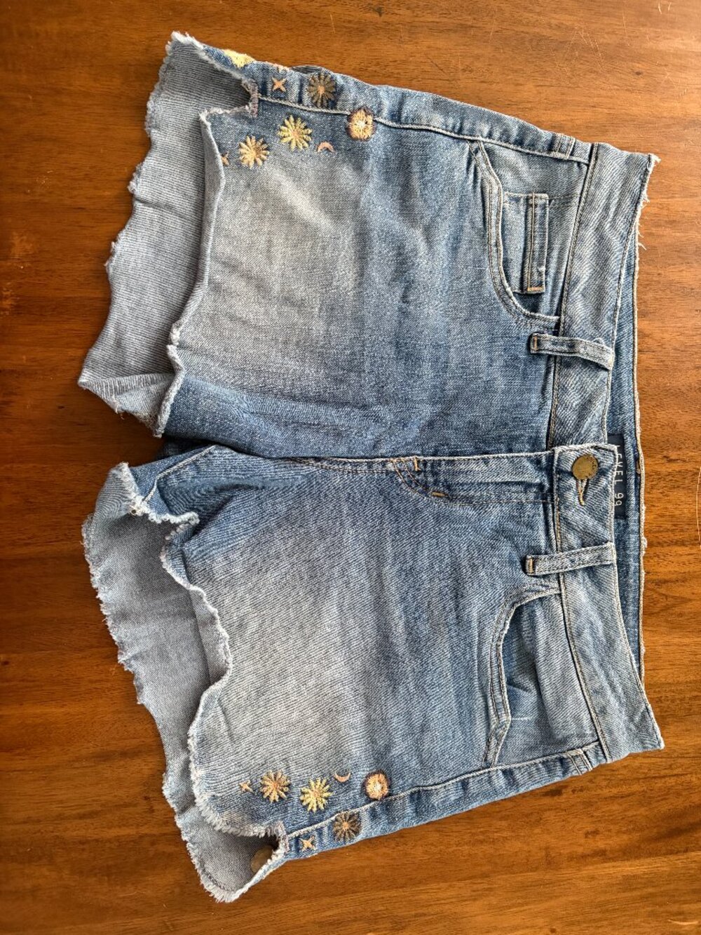 Level 99 Celestial Embroidered Jean Shorts Size 29